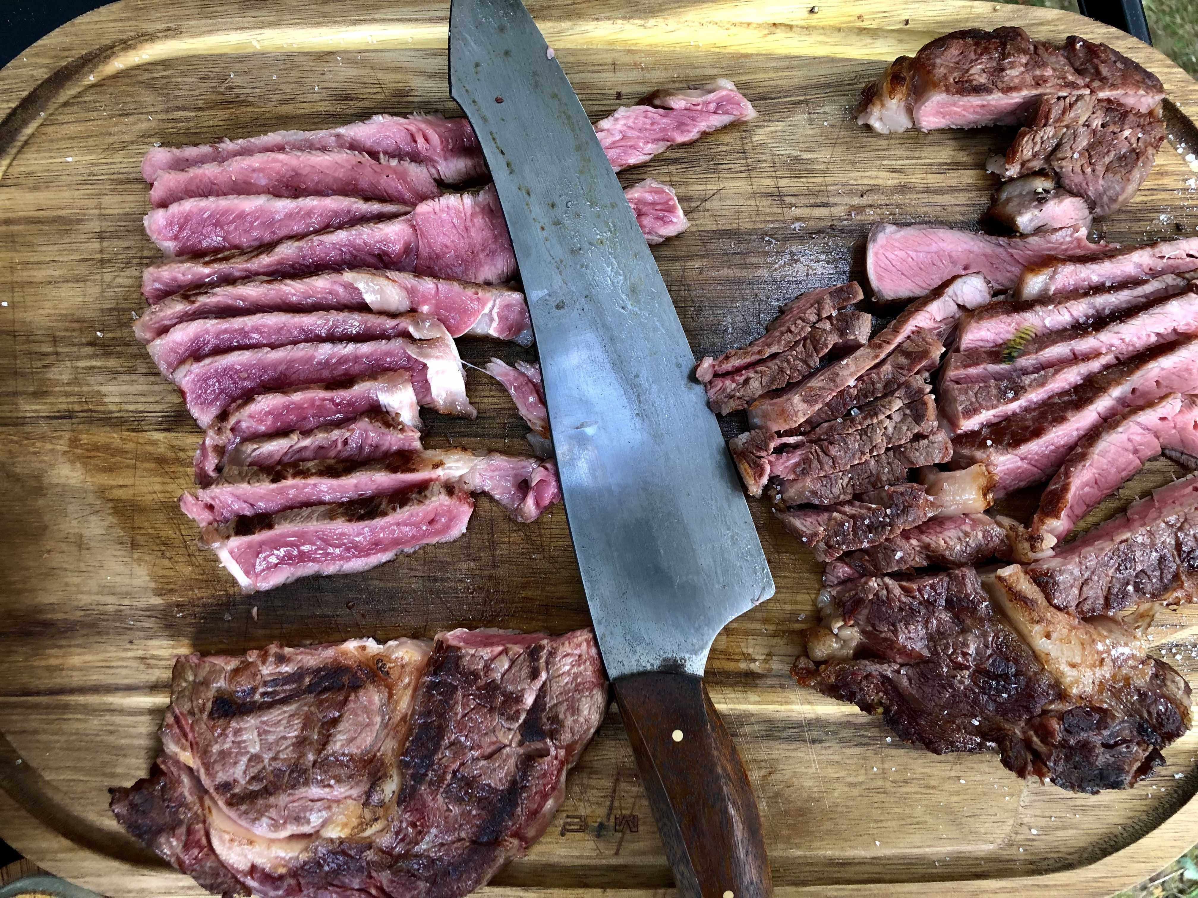 Perfekte Steaks am Gasgrill: Der große Test mit SizzleZone
