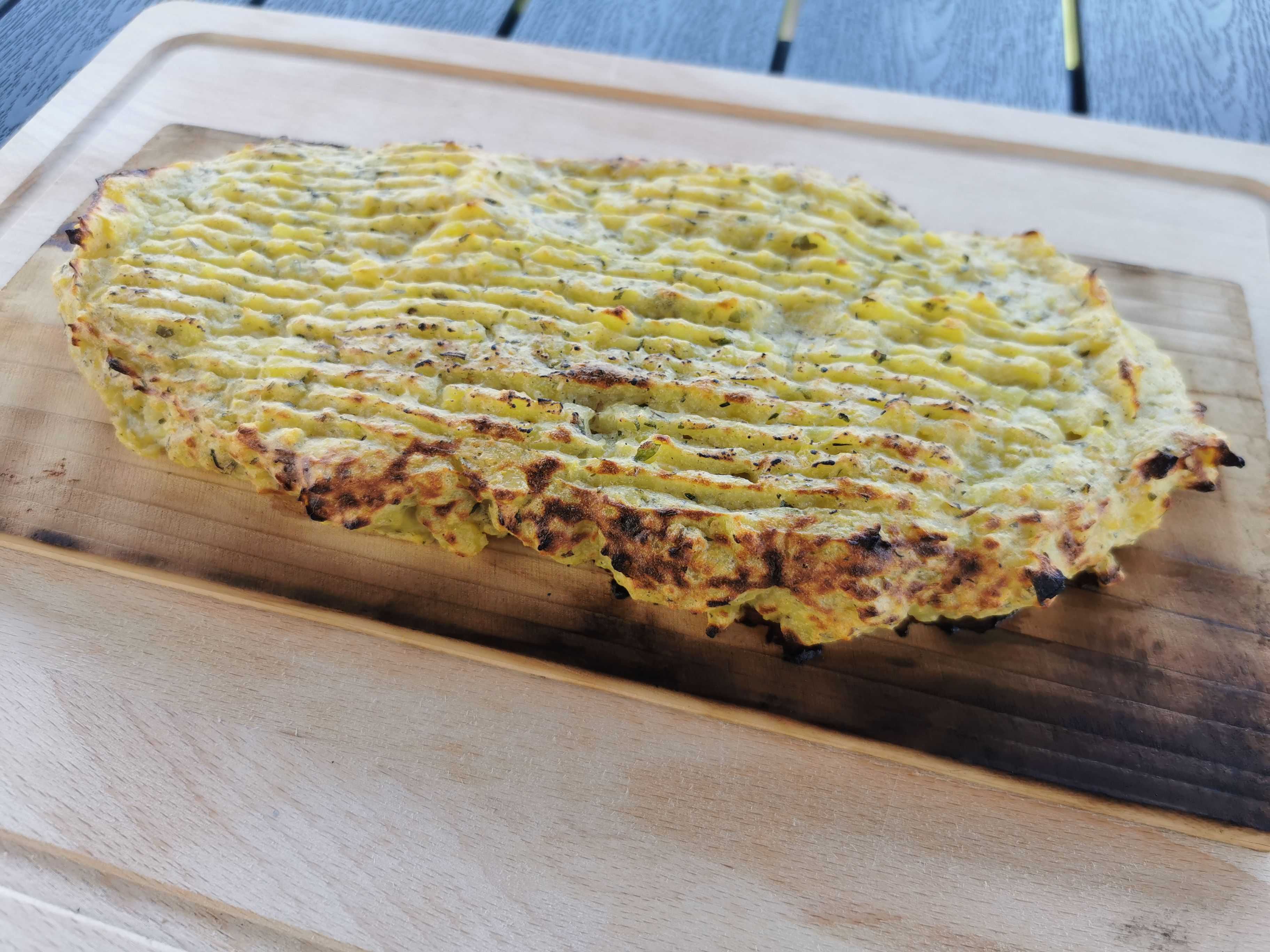 Wasabi-Erdäpfel-Stampf vom Holzbrett: Ein besonderes Highlight für dein Sommergrillen