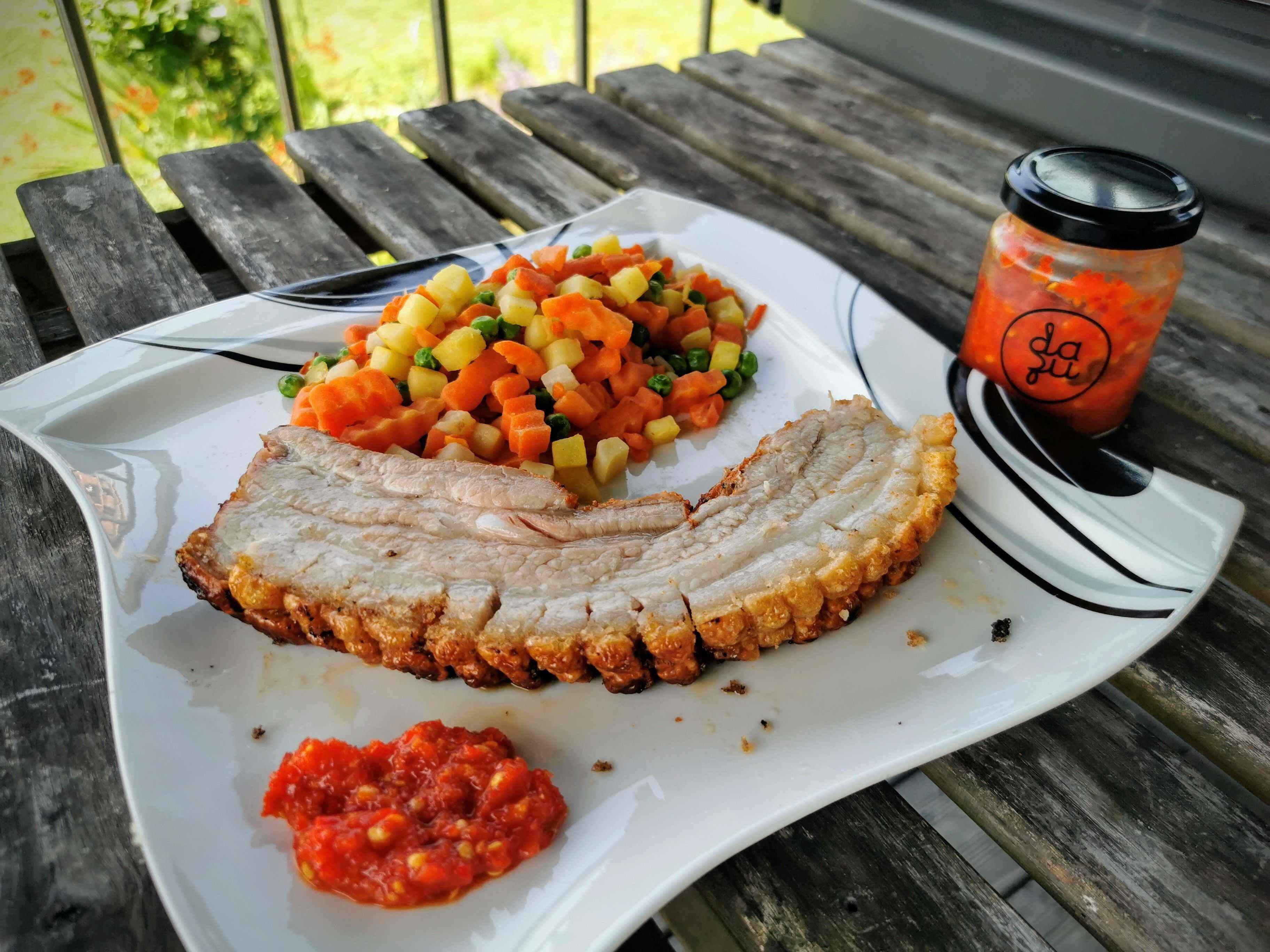 Bauchfleisch mit Knuspergarantie: Der perfekte Grillgenuss