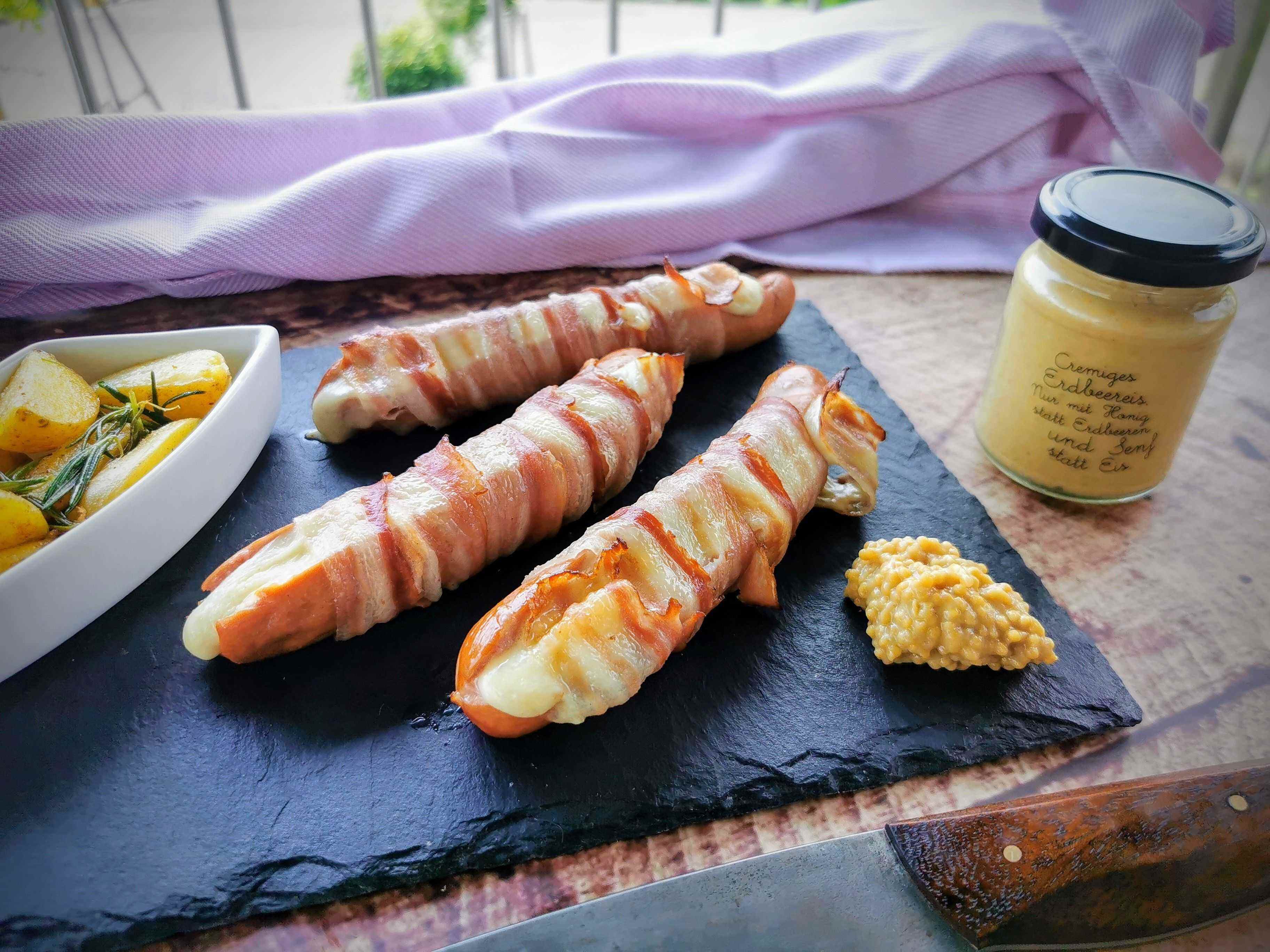 Berner Würstel vom Grill: Die österreichische Spezialität selbst gemacht