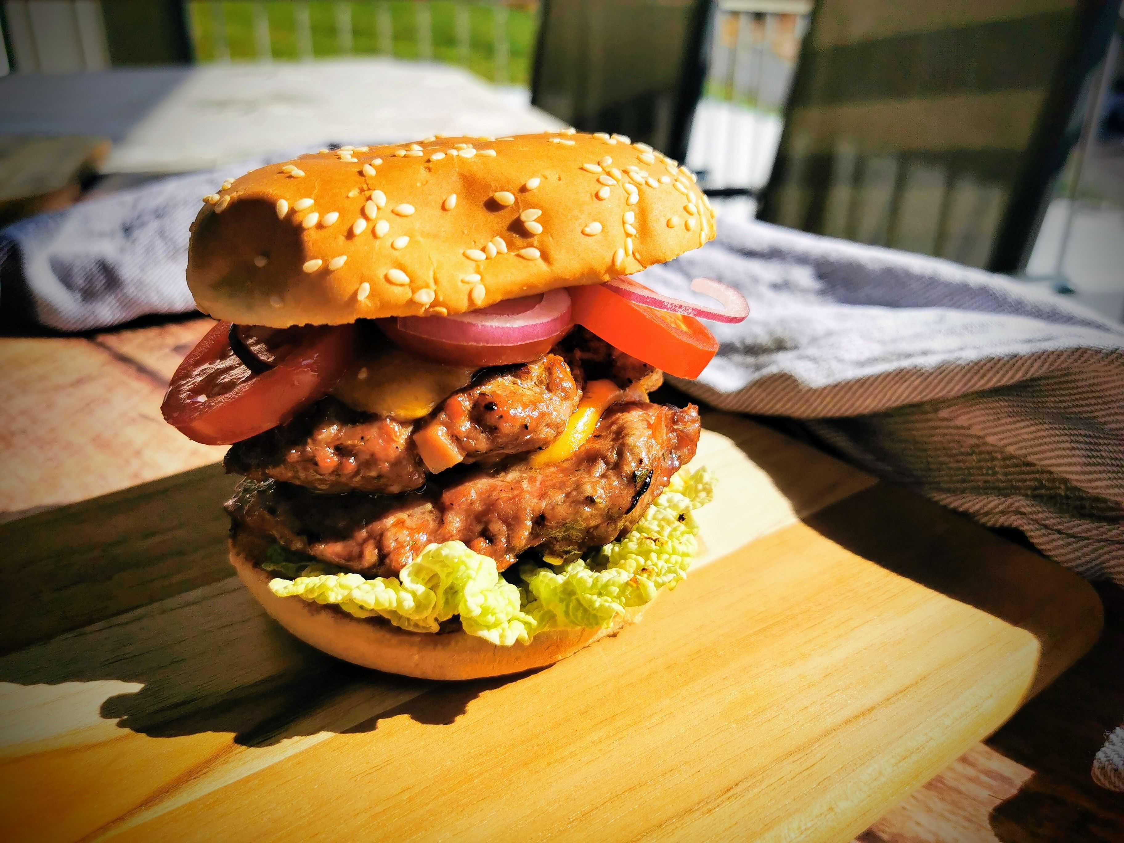 Der ultimative Jucy Lucy Burger – Ein saftiger Genuss vom Grill