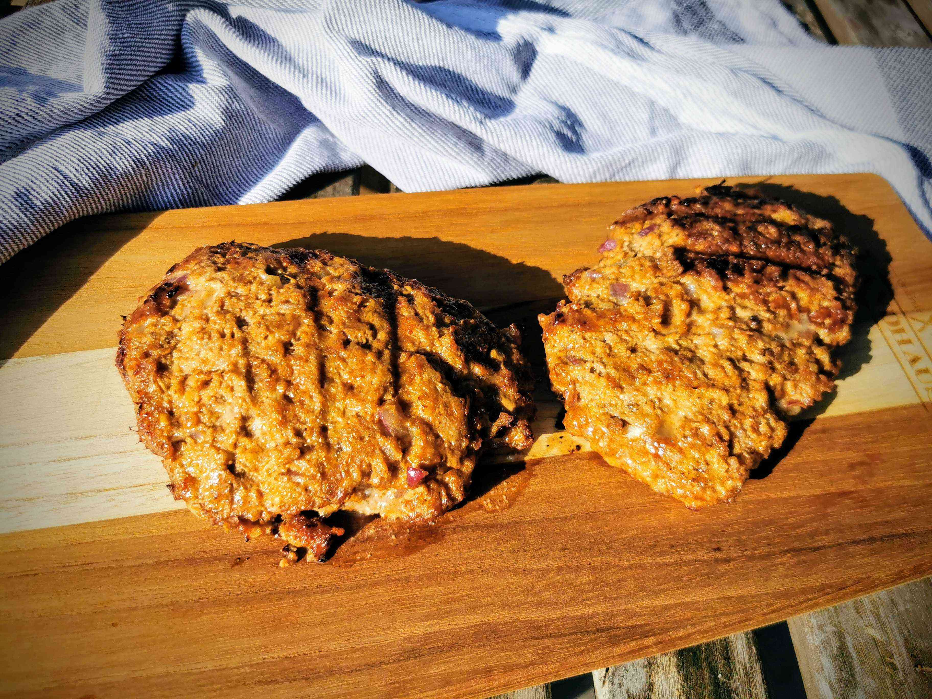 Pljeskavica vom Grill: Der Balkan-Klassiker Zuhause