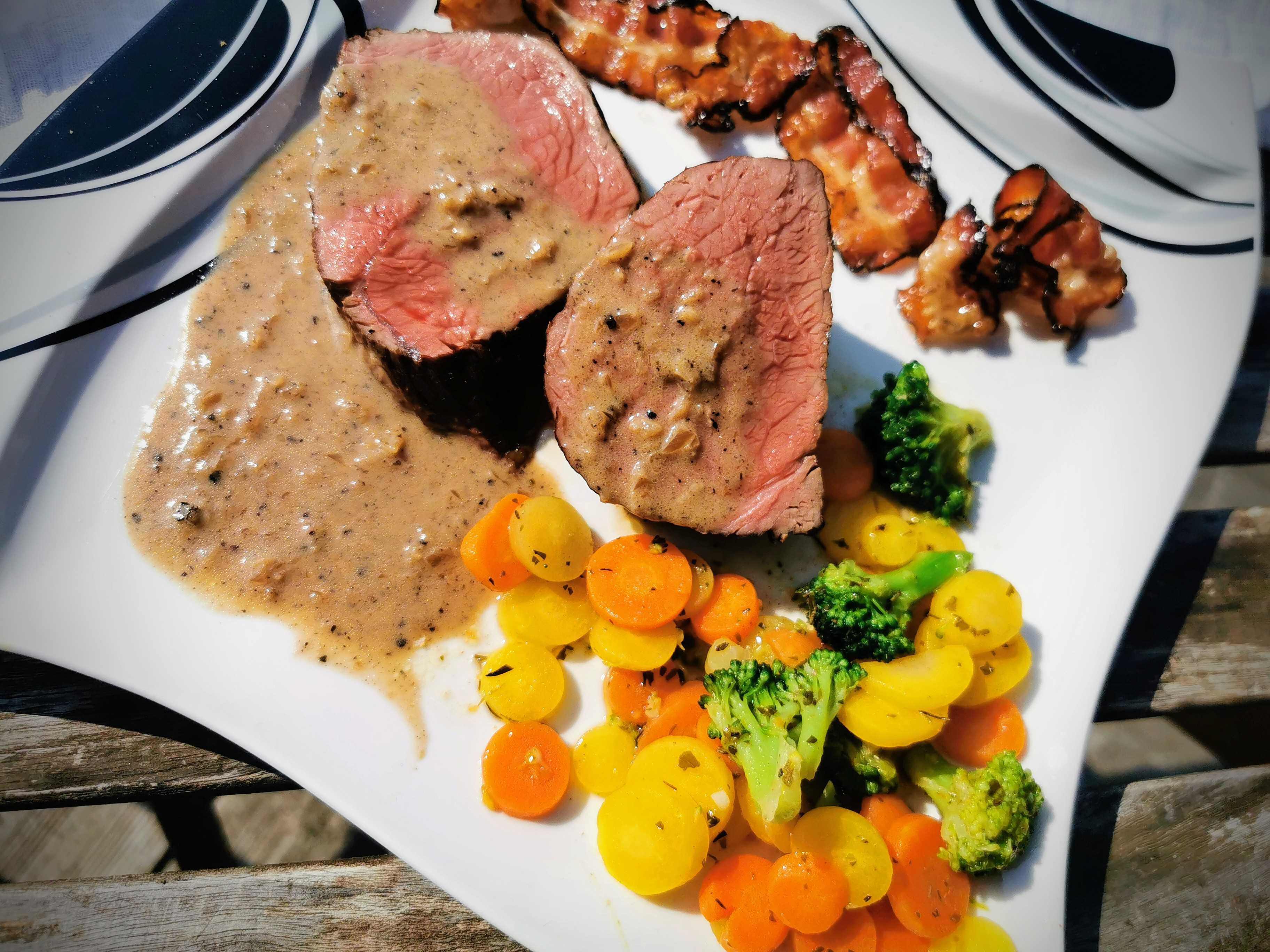 Perfektes Hüftsteak mit aromatischer Pfeffersauce vom Grill