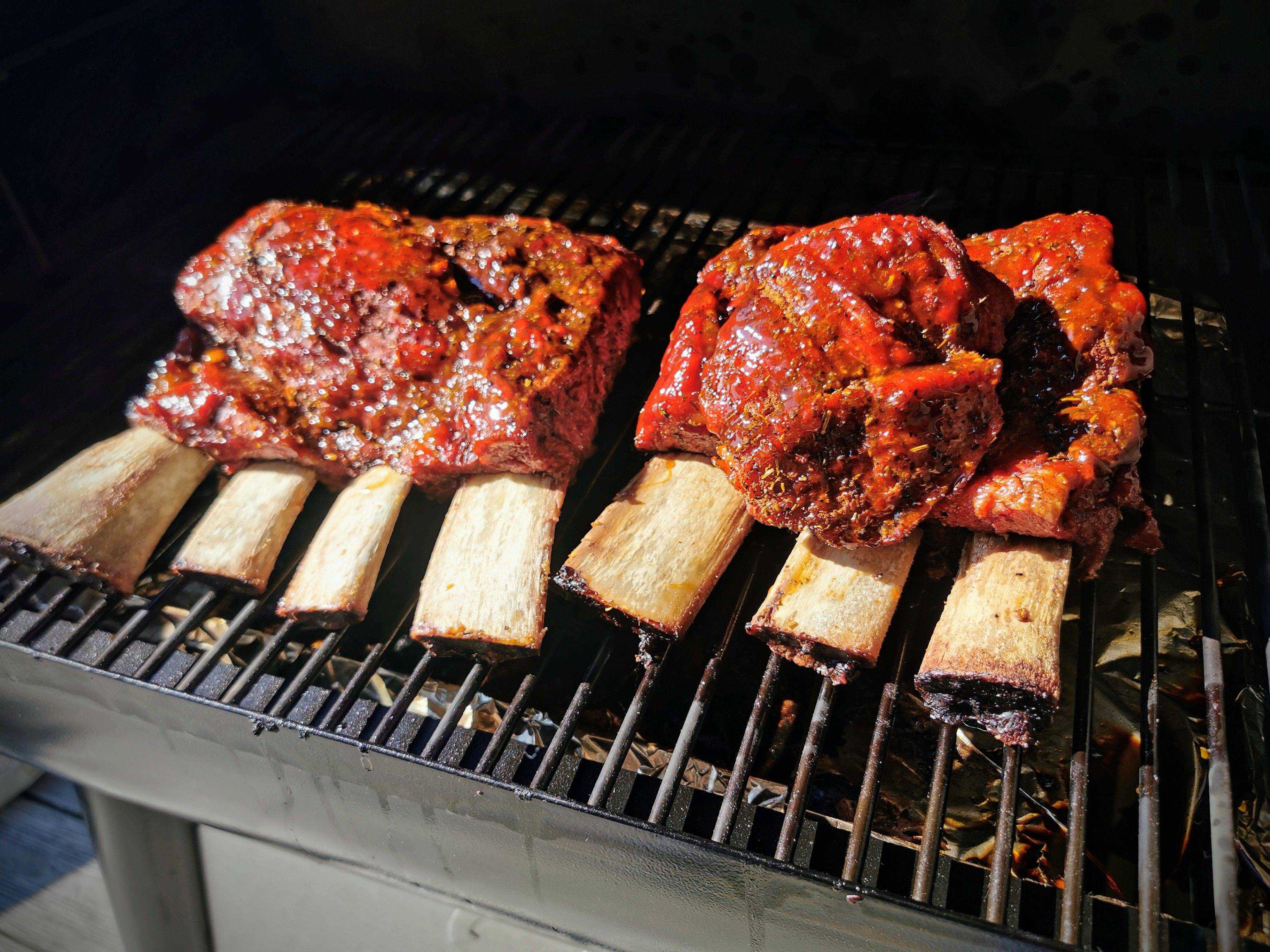 Beef Ribs vom Smoker: Ein Fest für Fleischliebhaber