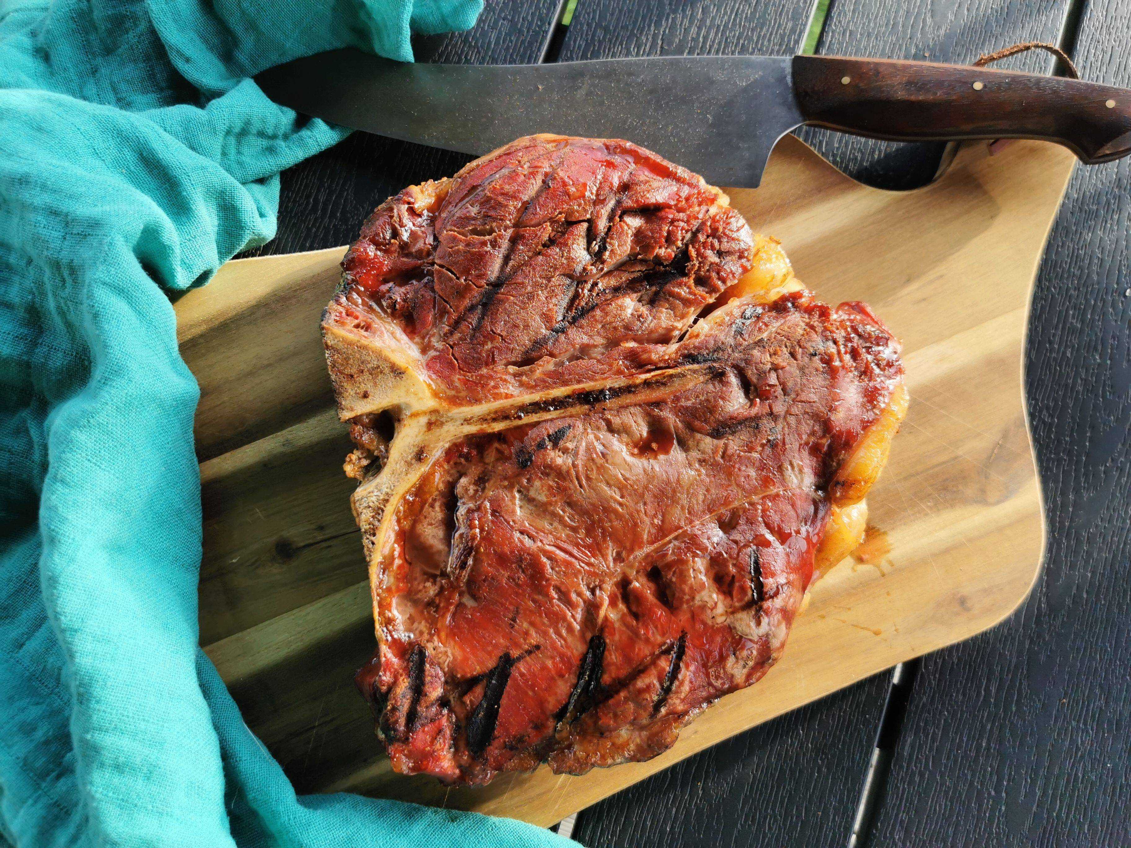 Perfektes T-Bone Steak aus dem Smoker – Ein BBQ-Erlebnis der Extraklasse