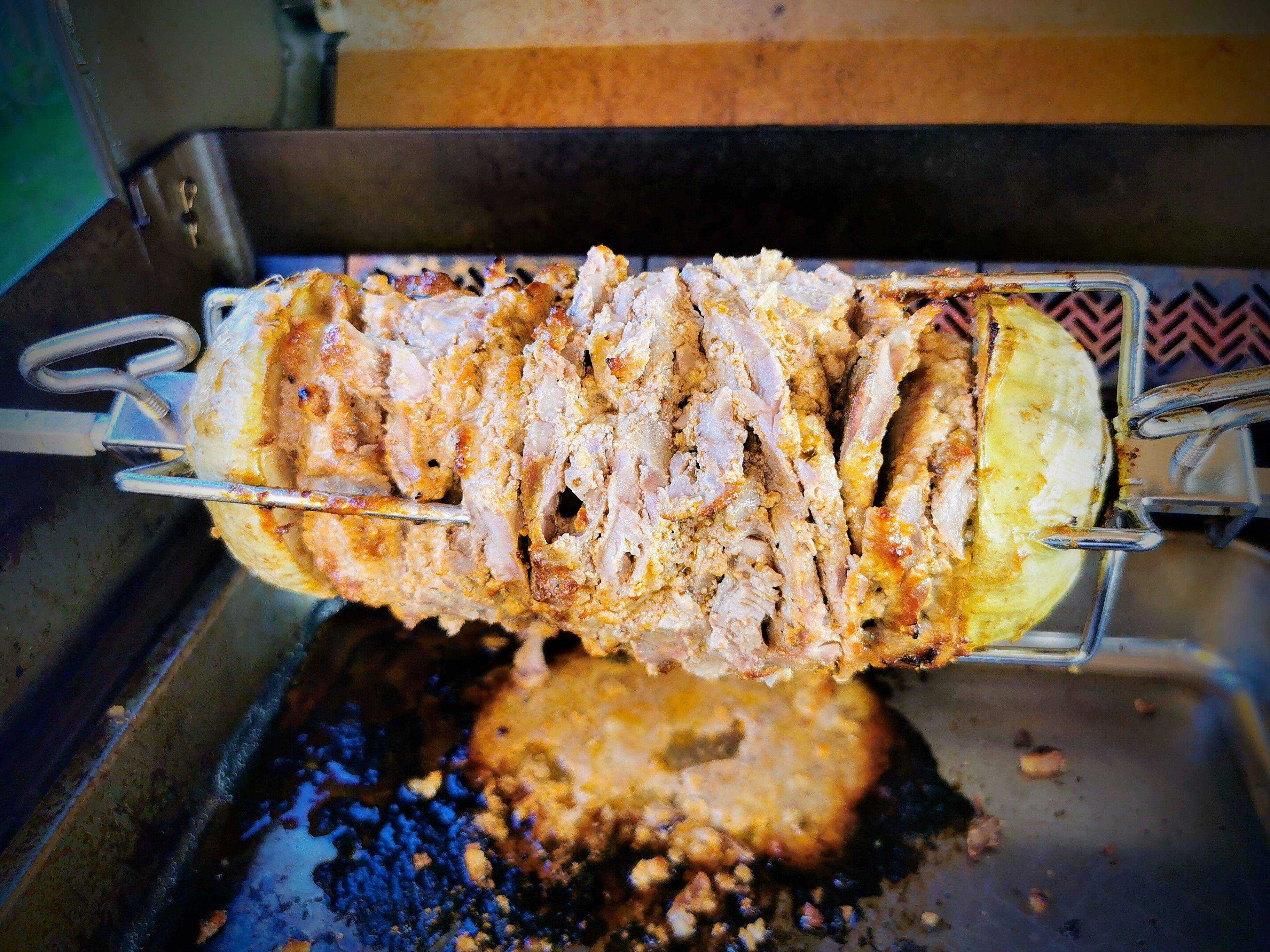 Gyros vom Drehspieß mit hausgemachtem Tsatsiki: Ein Hauch Griechenland vom Grill