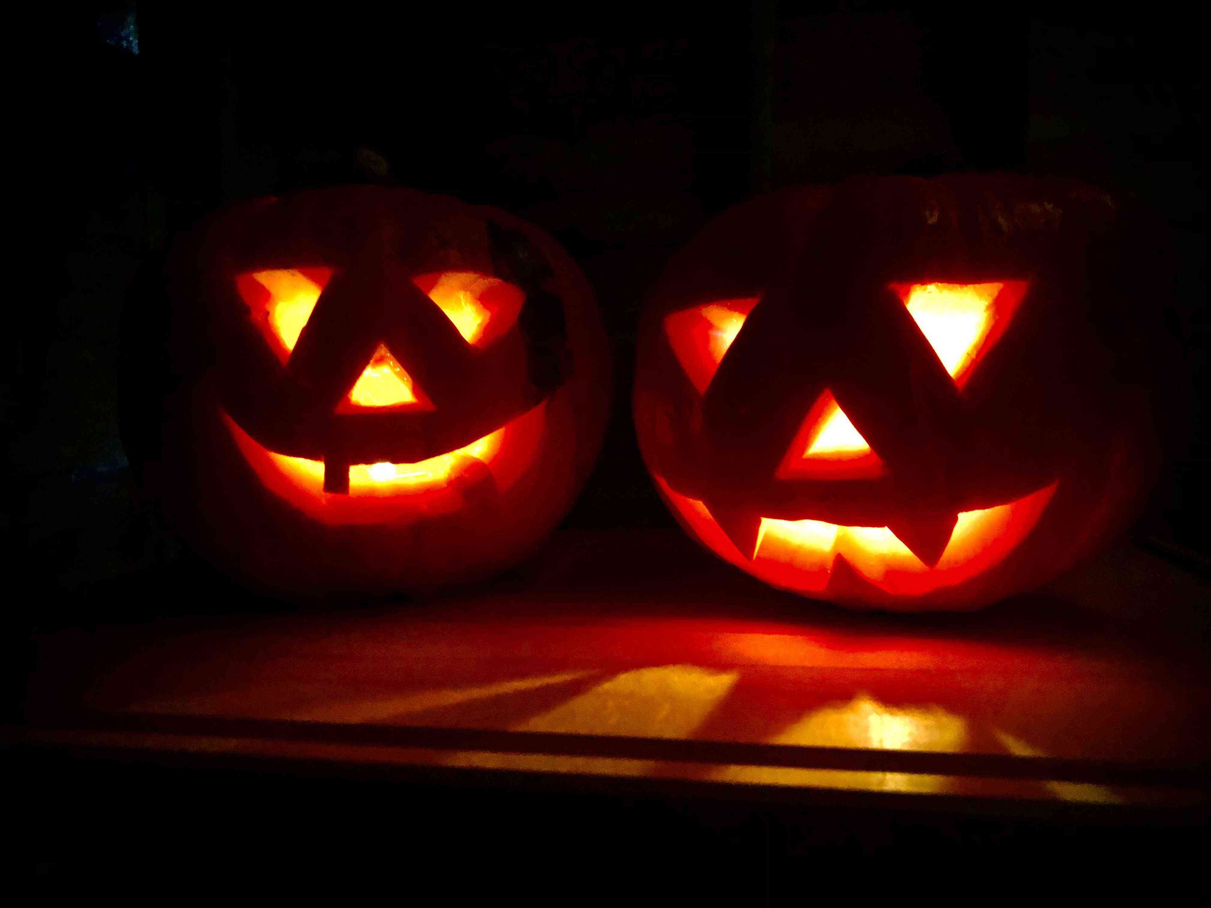 Halloween-Grillspaß: Gefüllter Hokkaido als schaurig-schöner Genuss