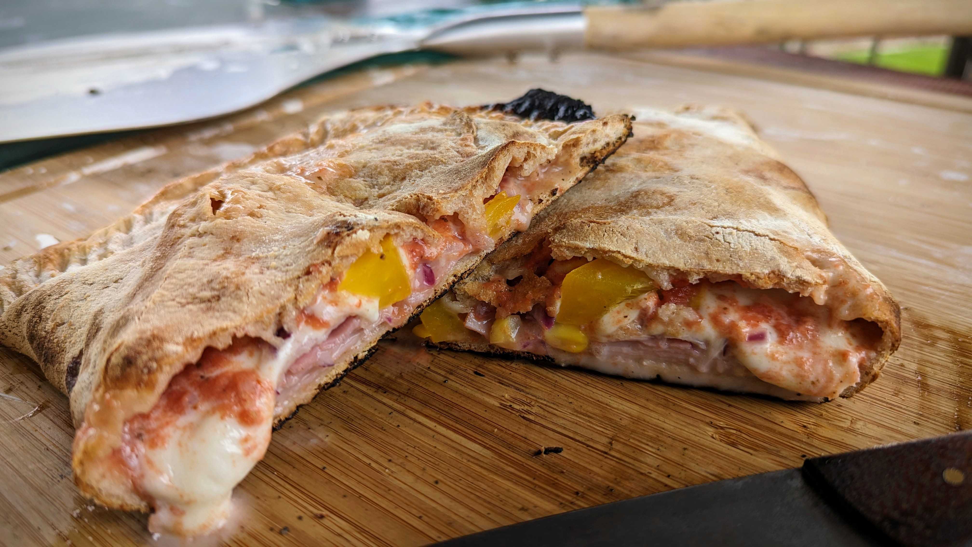 Calzone vom Grill: Italienischer Genuss direkt vom Rost