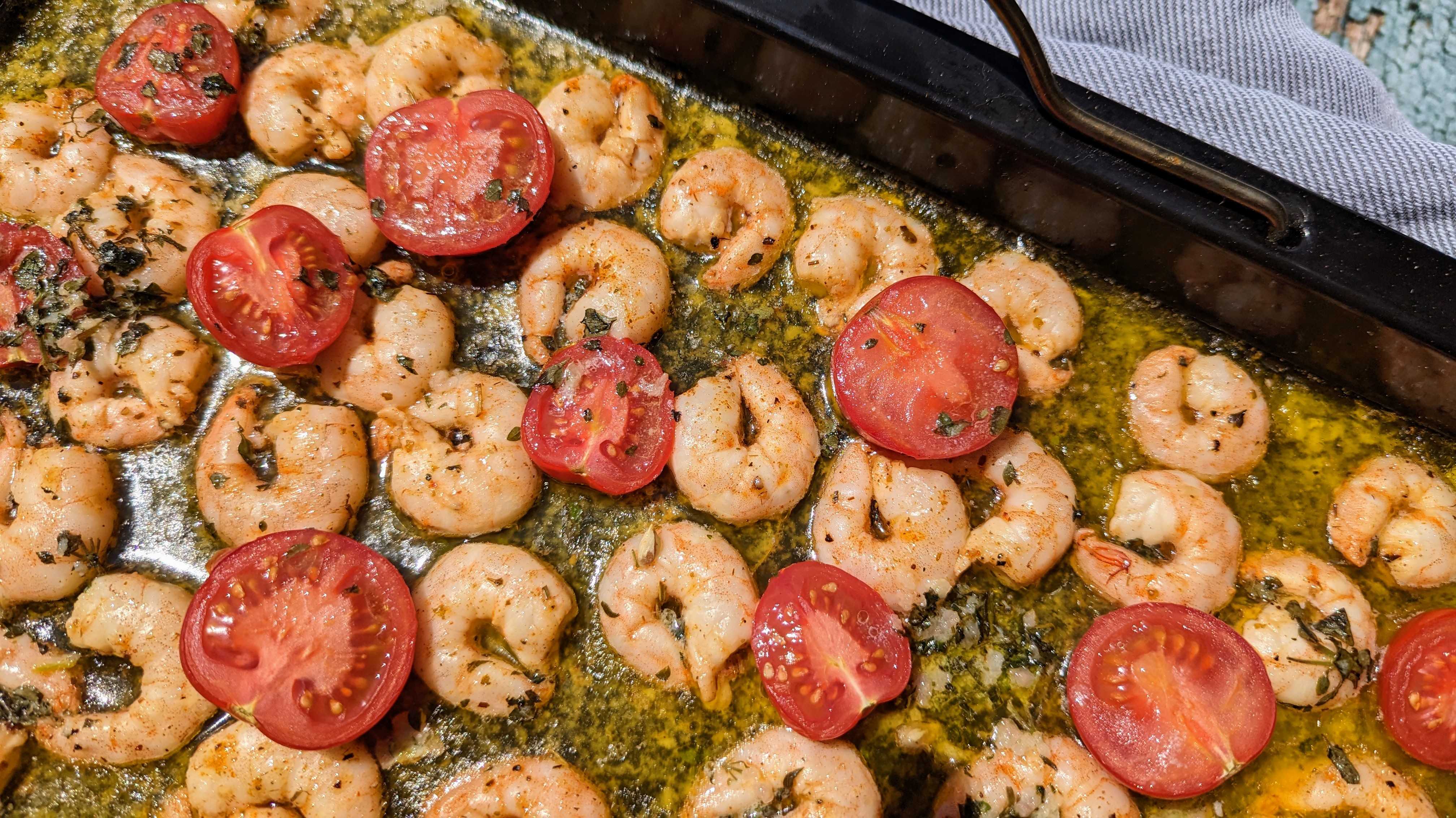 Gesmokte Garnelen mit Knoblauch-Kräuter-Butter: Ein sommerliches Grillvergnügen