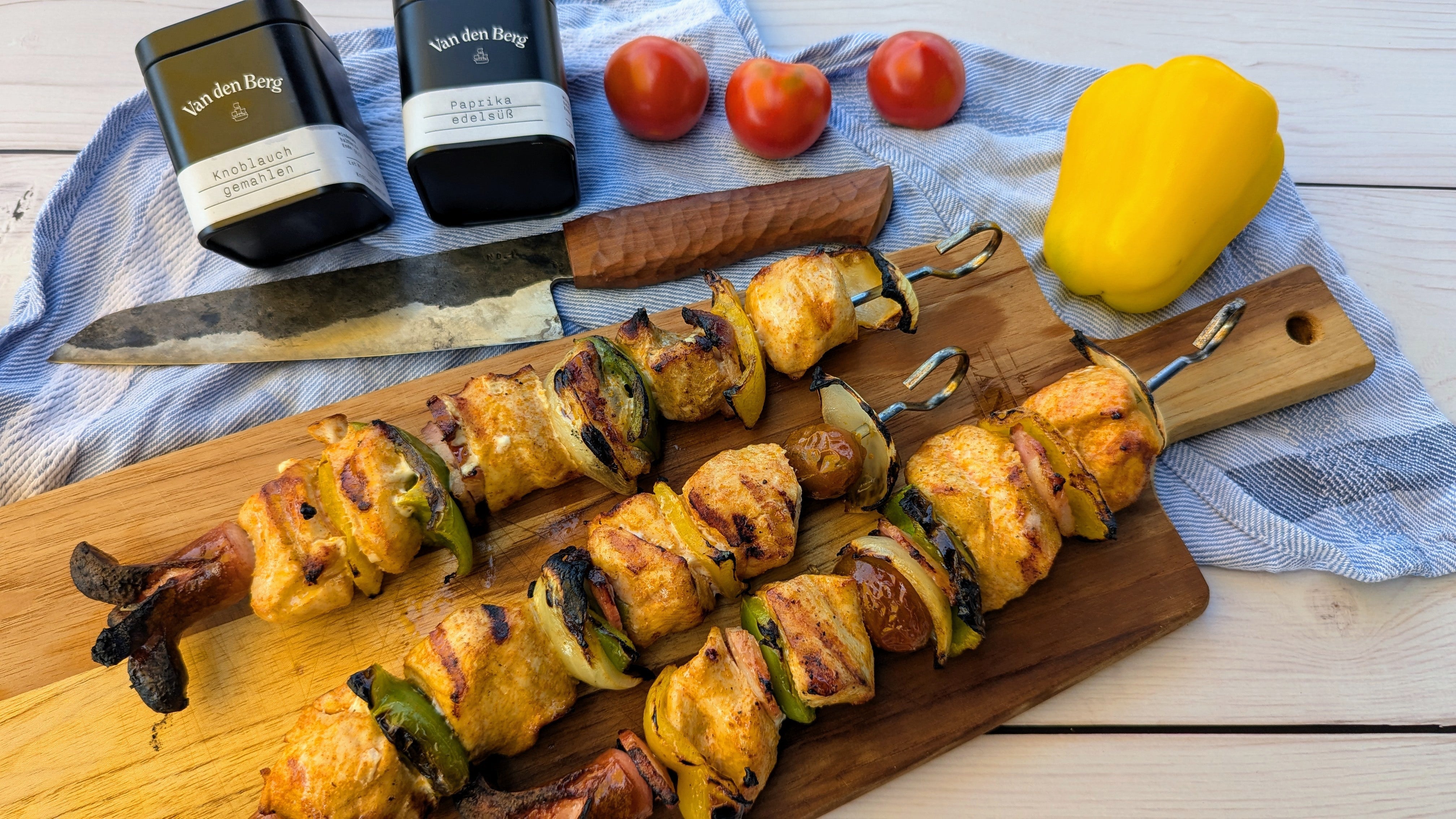 Perfekte Hendl Spieße vom Grill für dein nächstes Feierabendgrillen