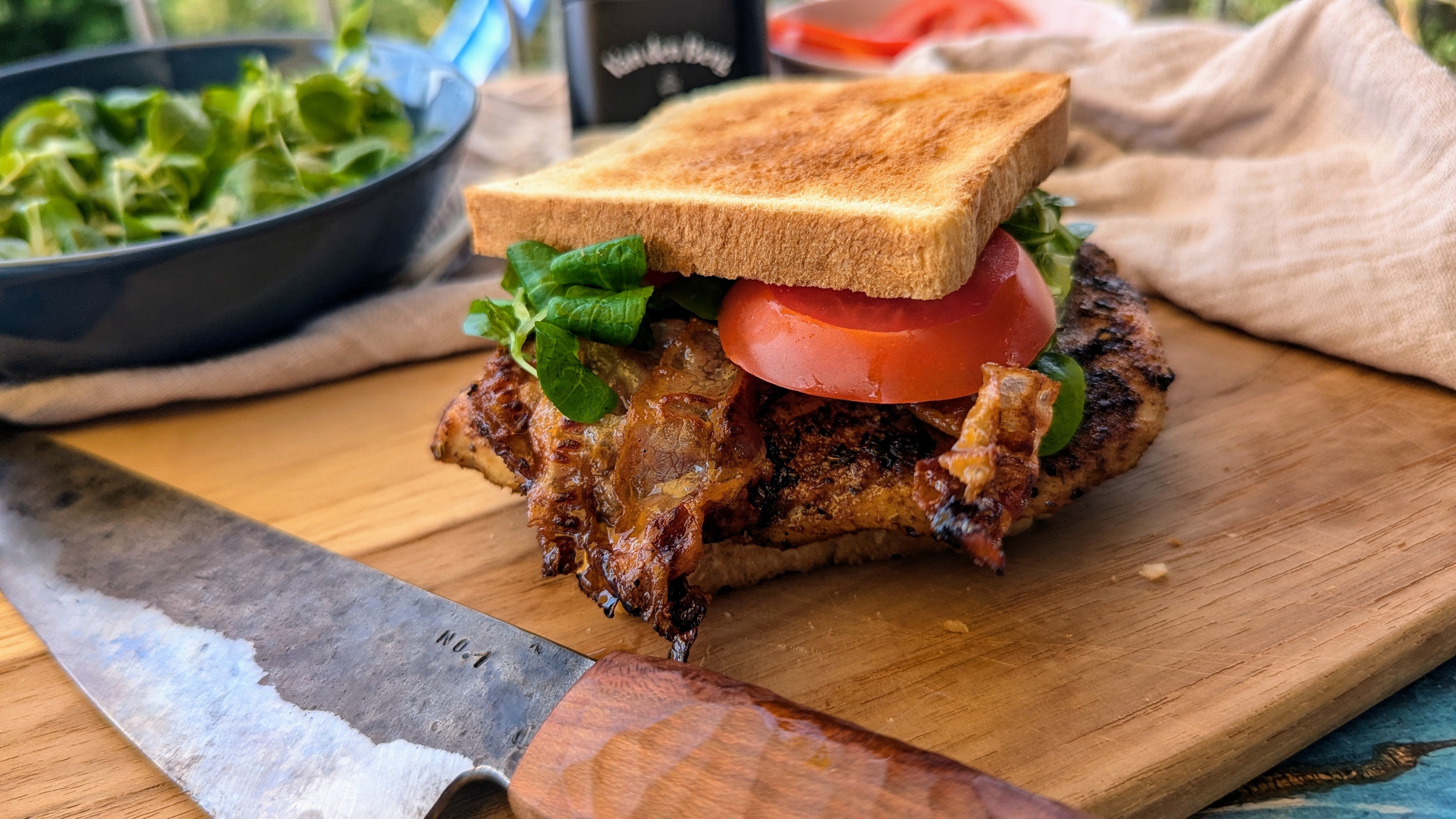 Chicken BLT Sandwich: Der BBQ-Klassiker auf der Grill-Plancha
