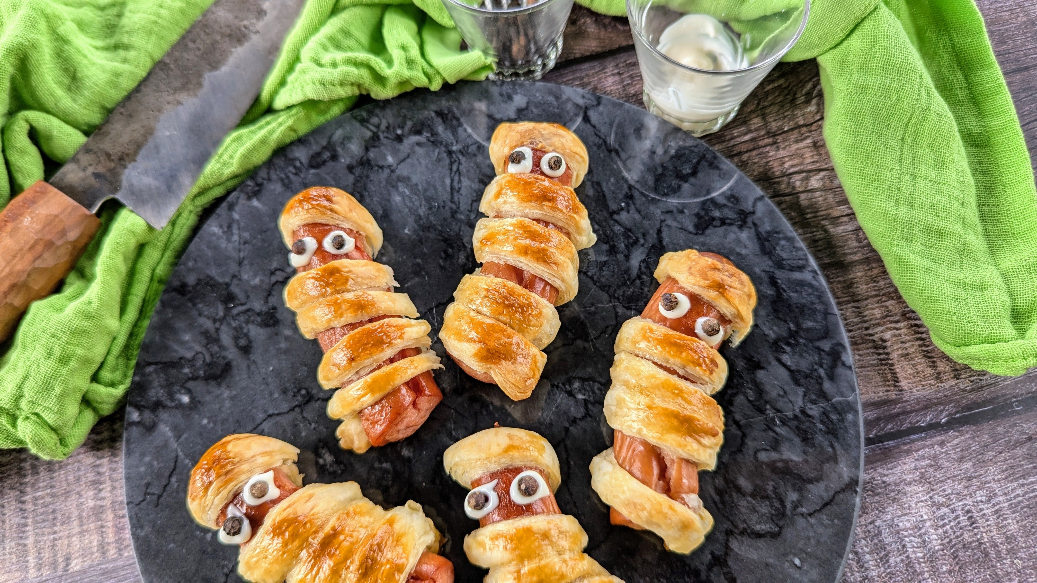 Gruselige Halloween Mumien vom Grill – Das perfekte Familienrezept