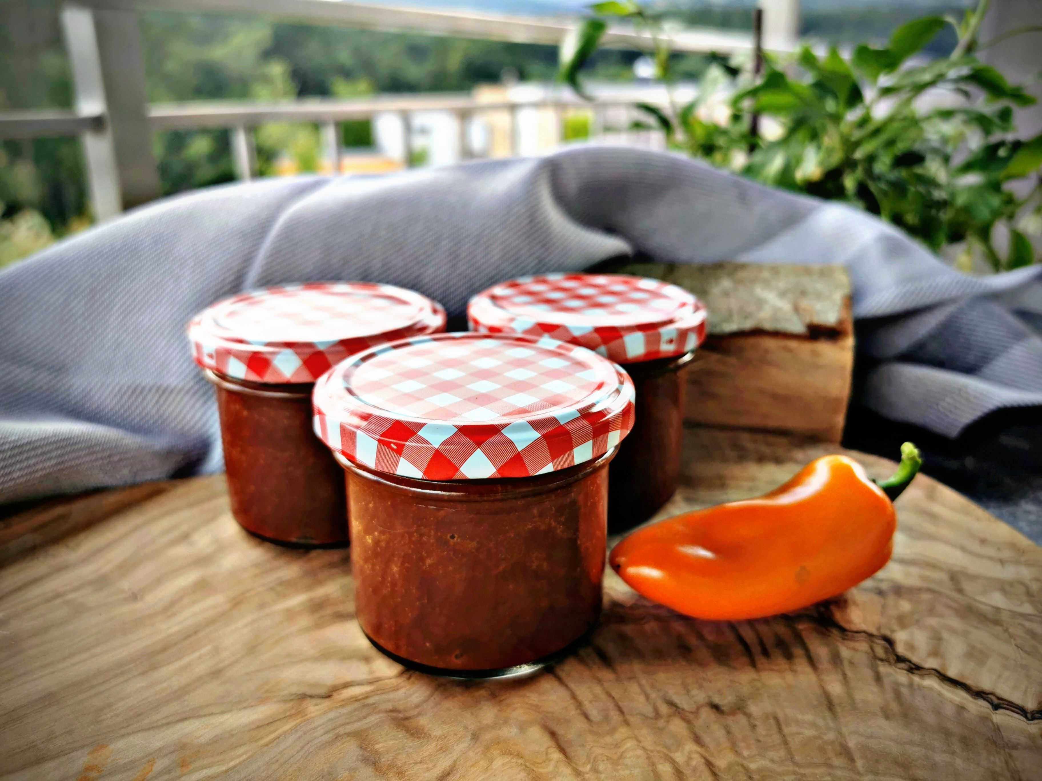 Chilisauce selber machen: So gelingt dir der feurige BBQ-Klassiker