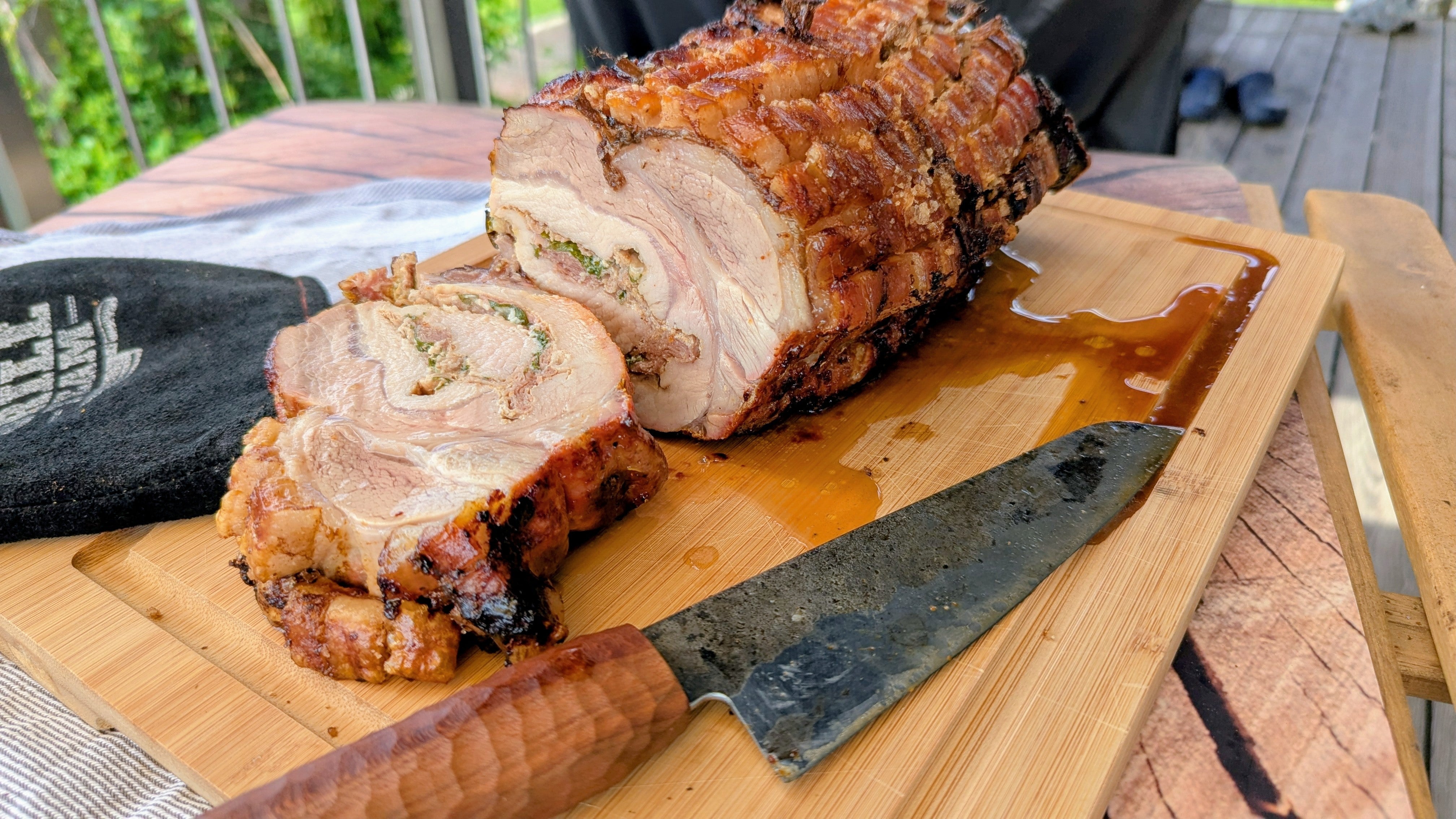 Gefüllter Schweinebraten vom Drehspieß: Ein Highlight für dein BBQ