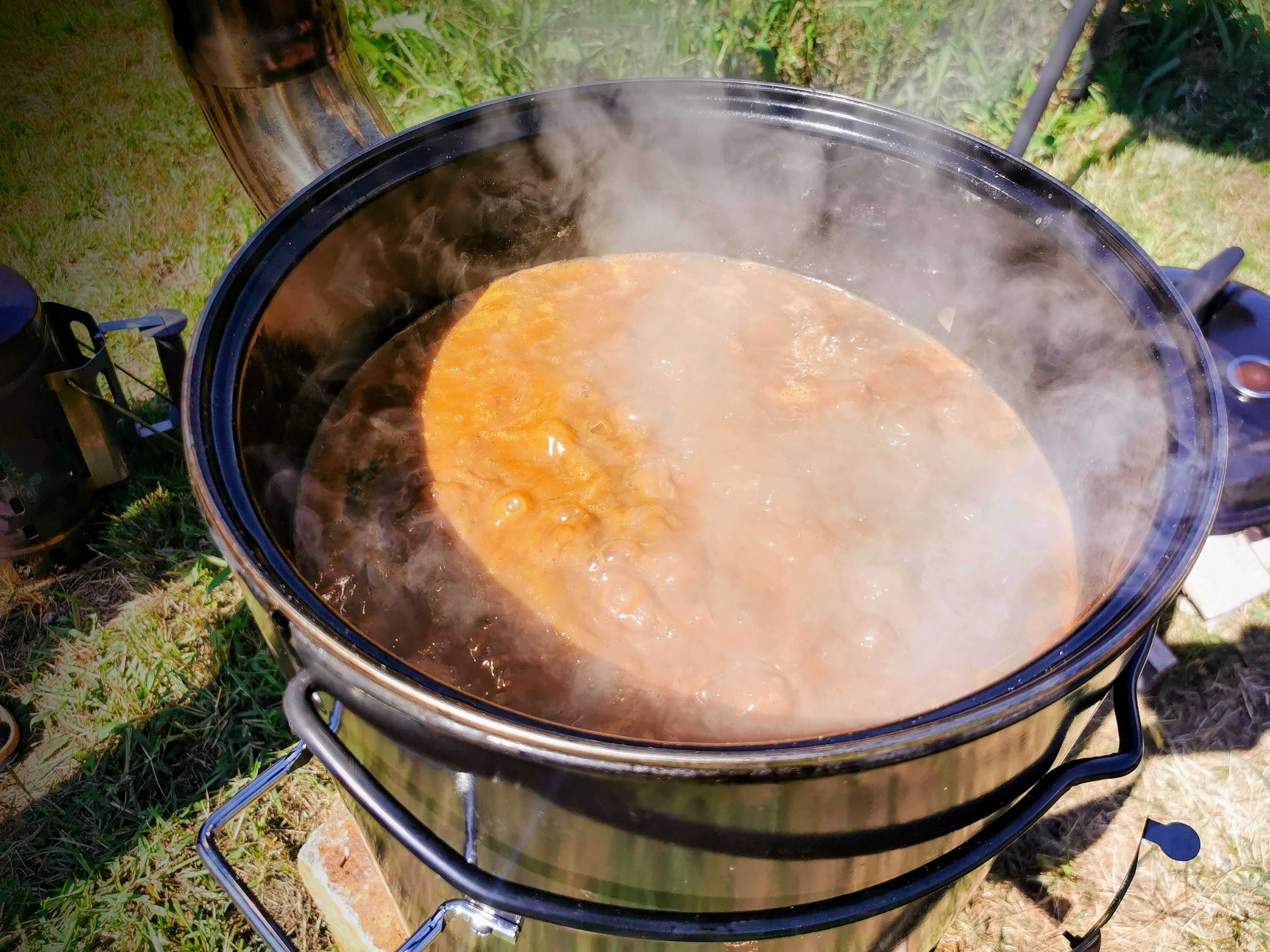 Gulasch aus der Gulaschkanone: Ein Klassiker für den Grillabend