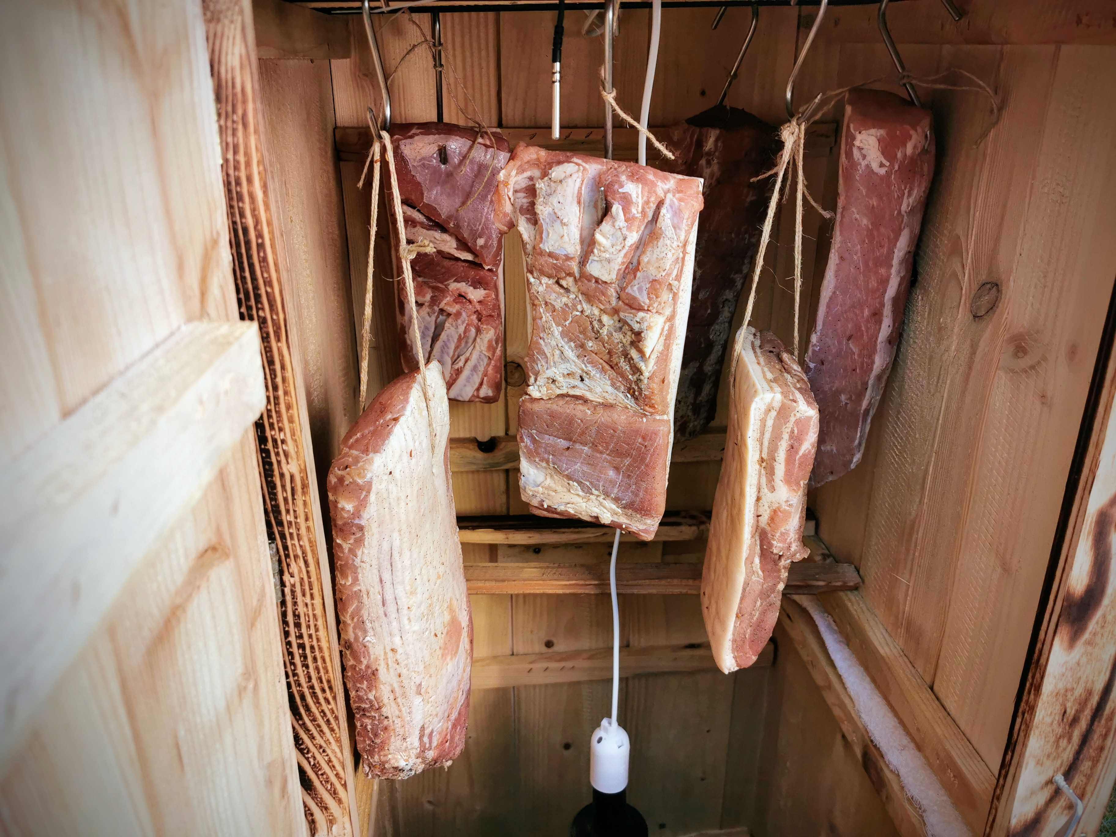 Selchen im Winter: So bleibt dein Fleisch perfekt temperiert