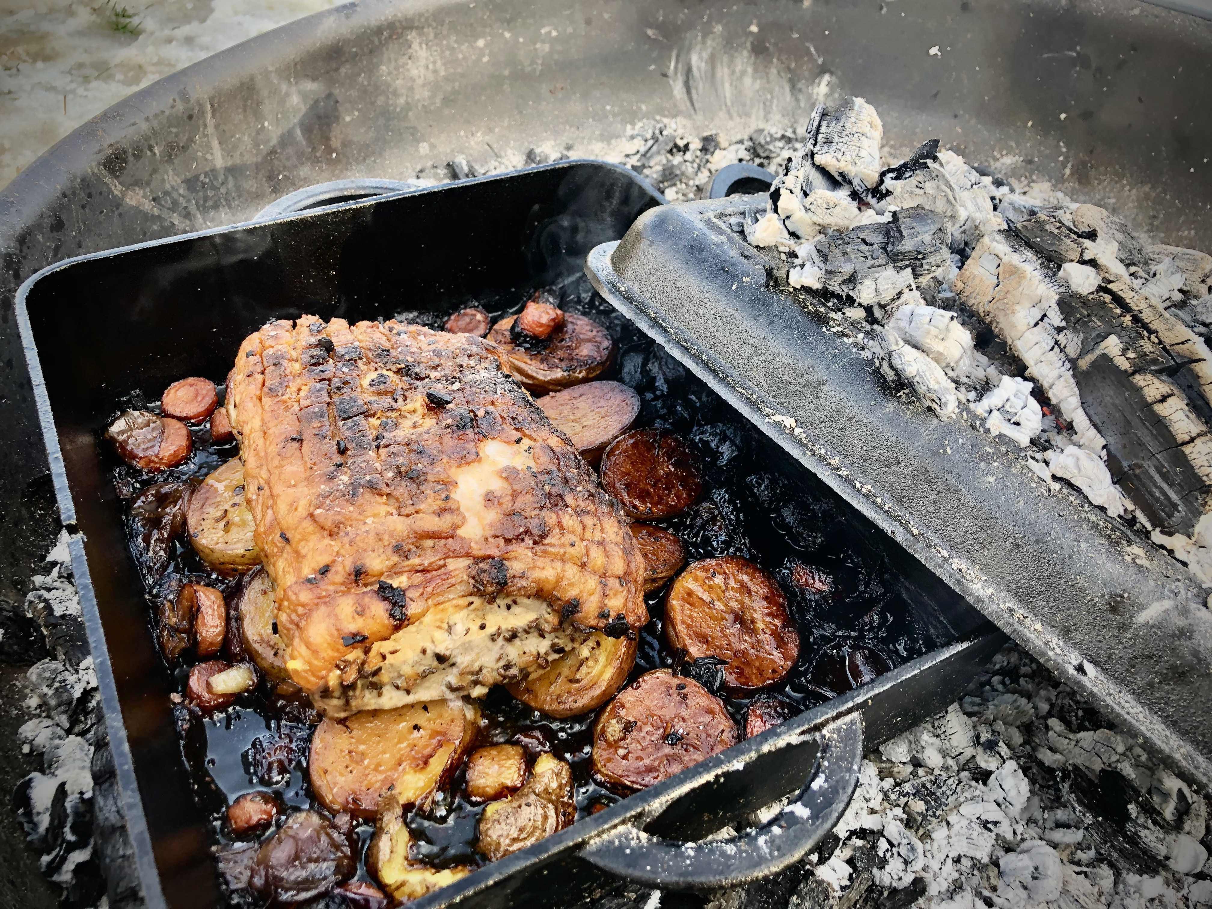 Perfekter Schweinsbraten aus dem Dutch Oven: Ein Genuss für alle BBQ-Fans