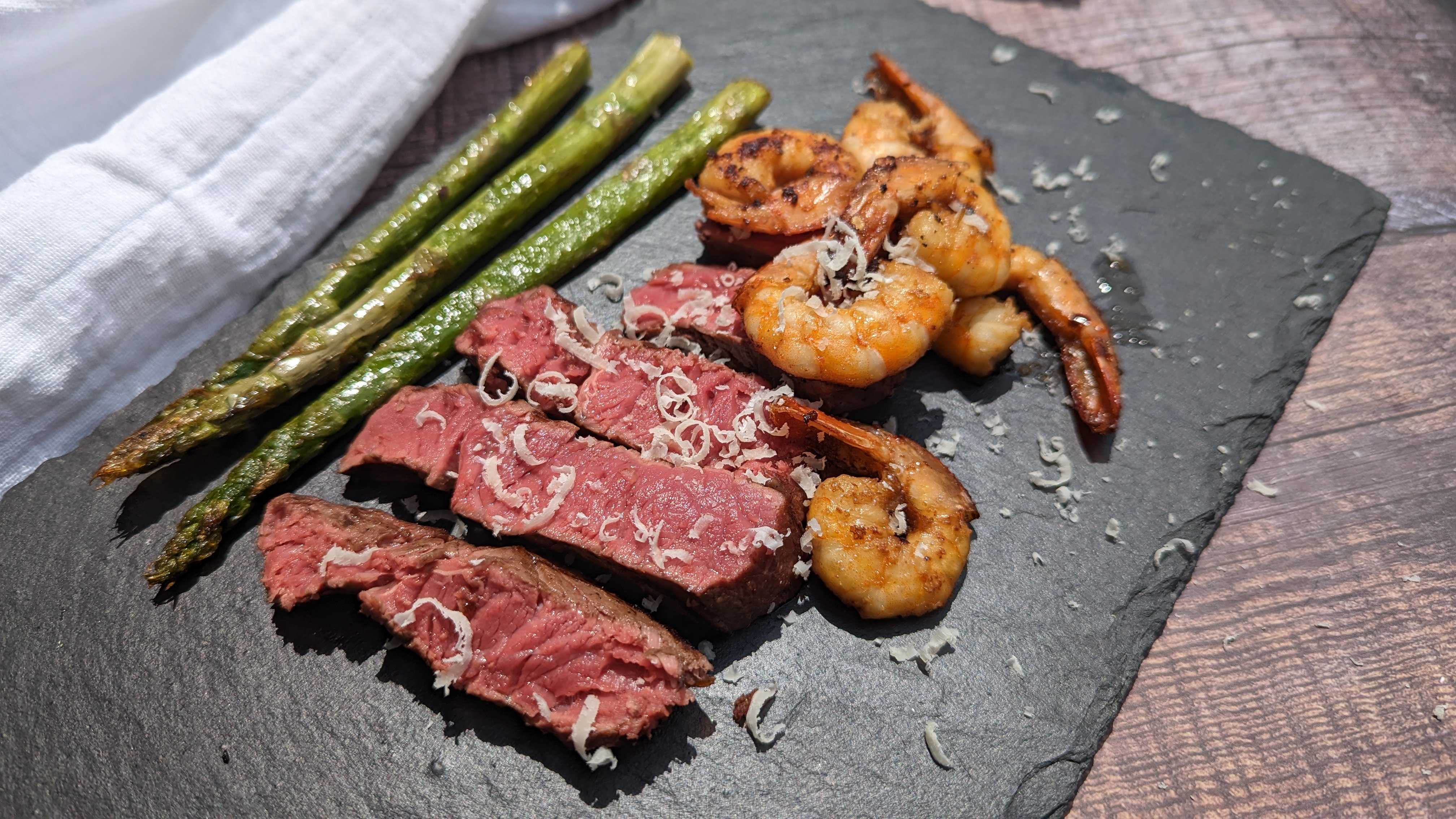 Surf and Turf grillen: Steak & Garnelen vom Grill leicht gemacht