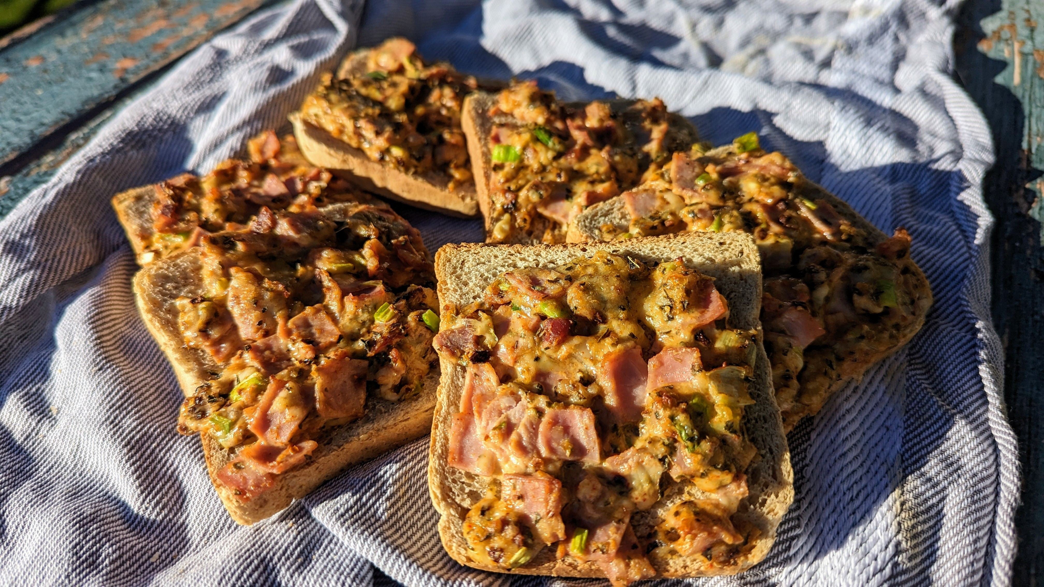 Pizzatoasties vom Grill: Der perfekte Partysnack in 30 Minuten