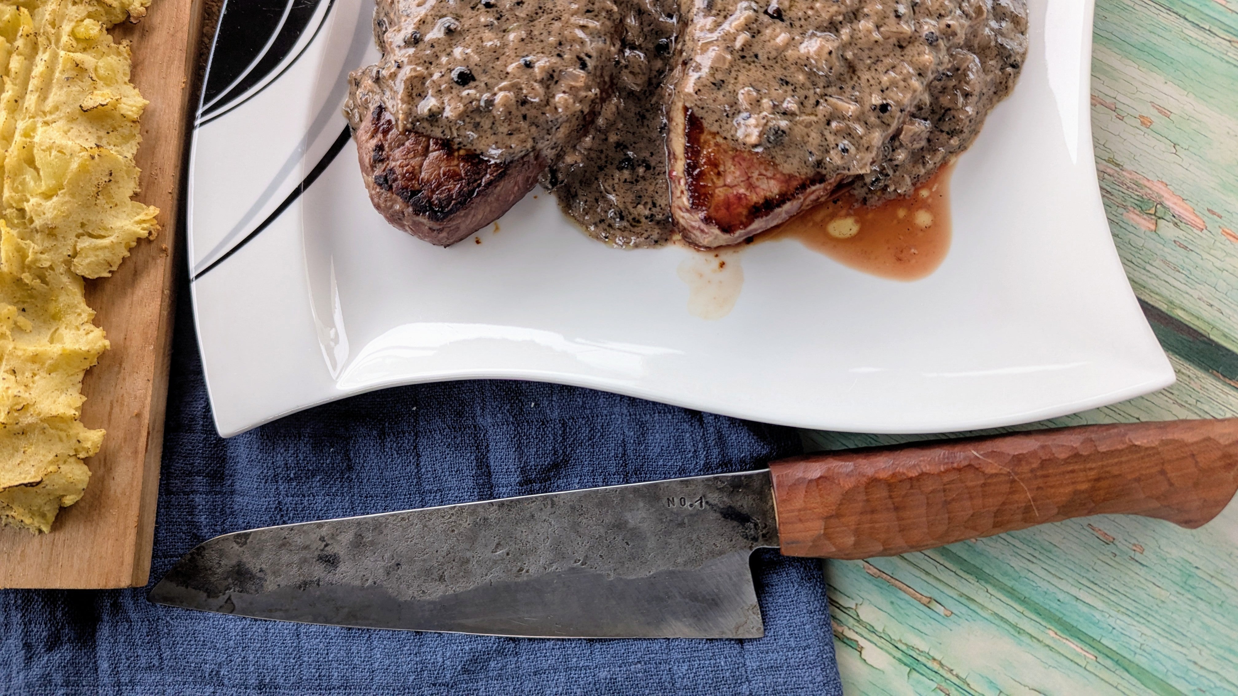 Perfektes Hüftsteak mit Pfeffersauce vom Grill – Ein Sommertraum