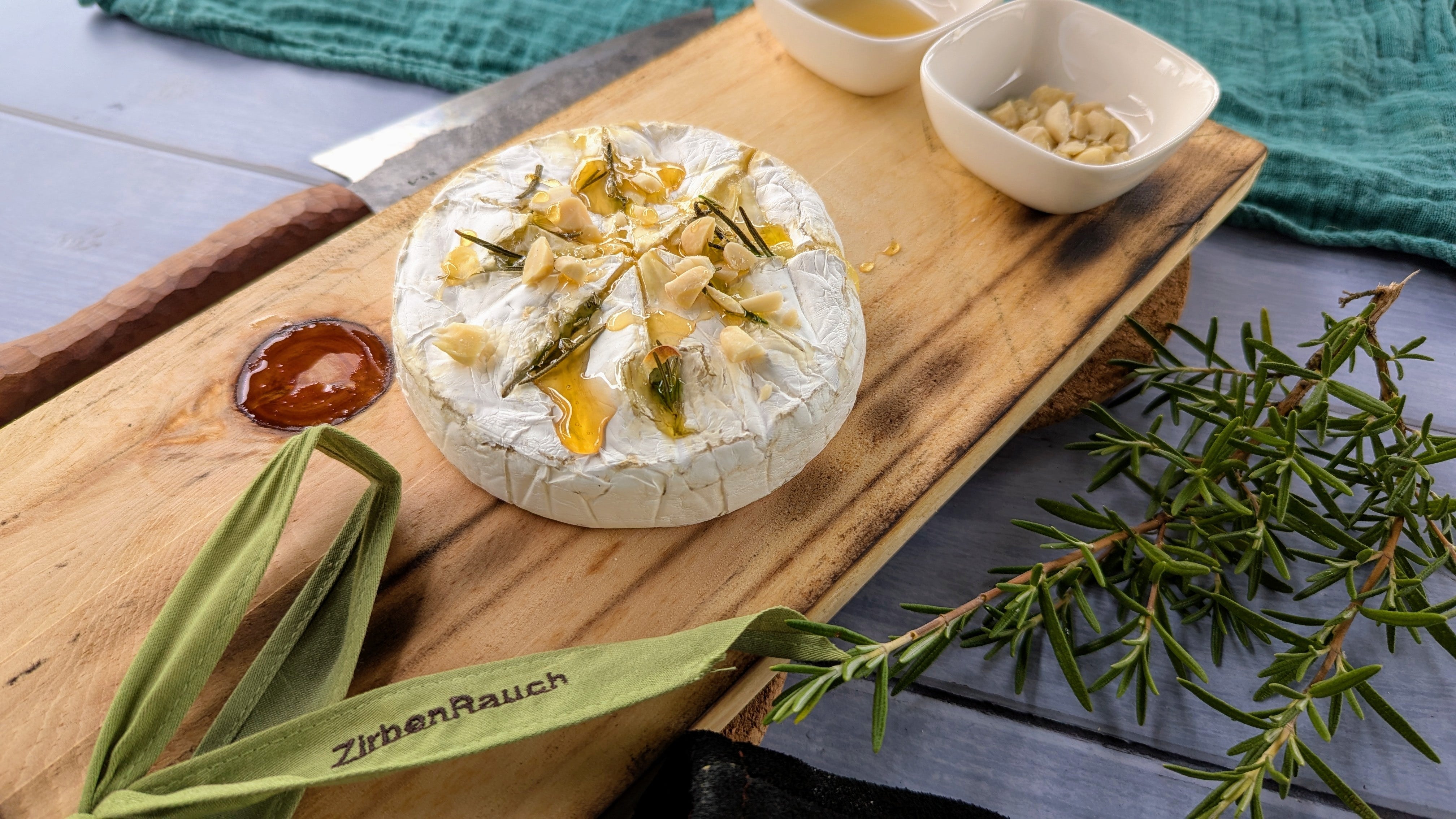 Camembert von der Zedernholzplanke – Ein Genuss vom Grill