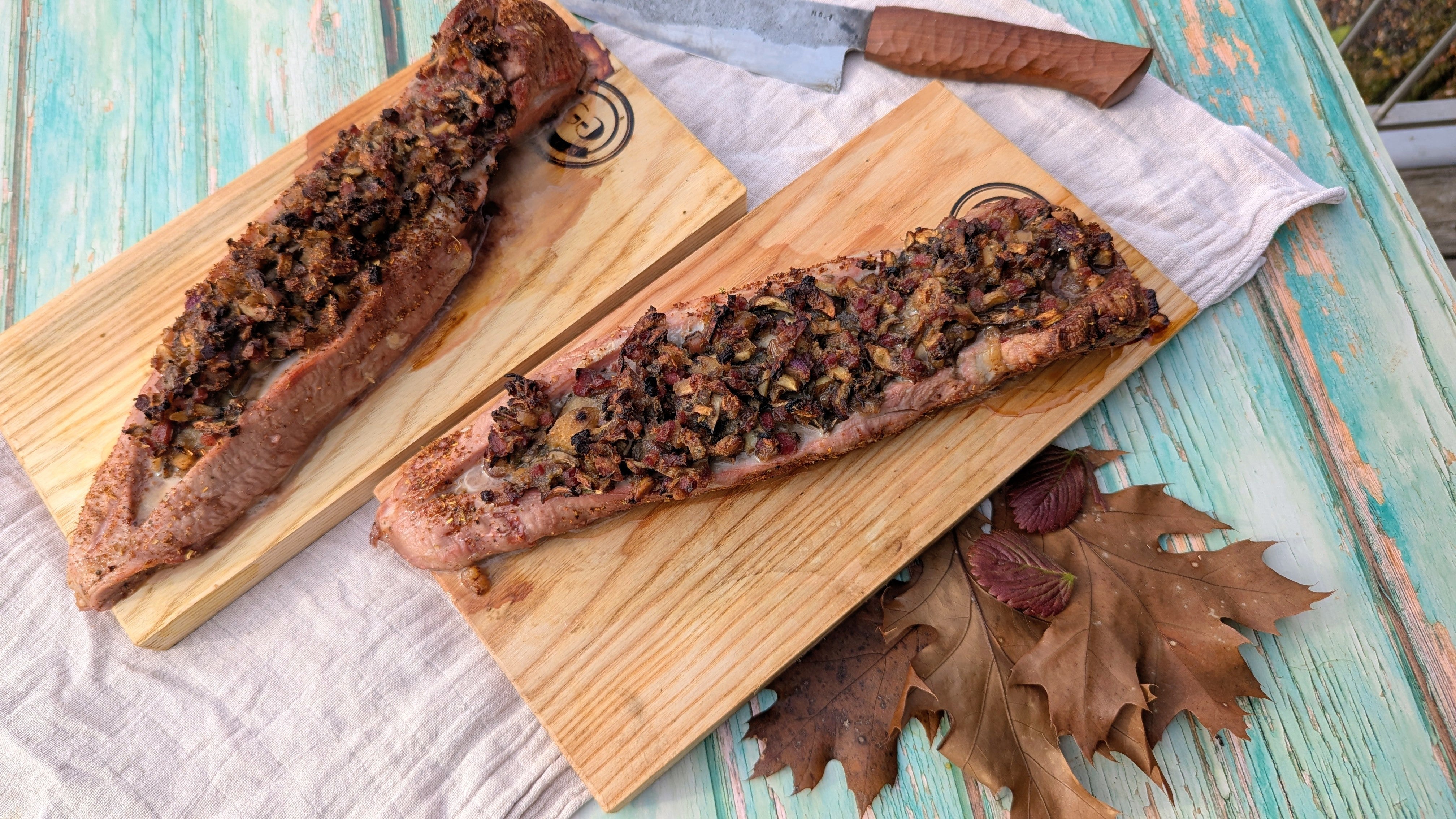 Zartes Schweinefilet deluxe – Gefüllt mit Kastanien & Champignons für den Grillgenuss